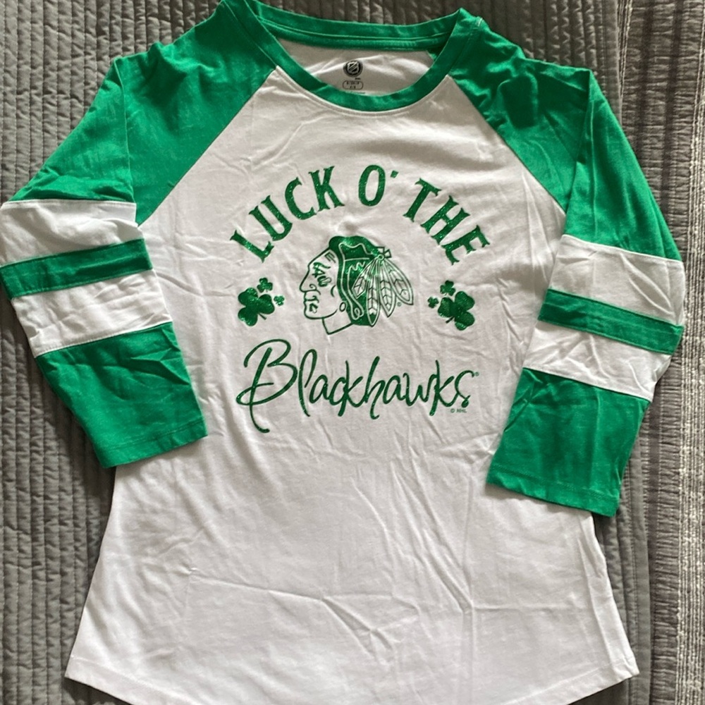 St Patrick’s Day Blackhawk baseball shirt S “Luck of the Blackhawks” green/white
